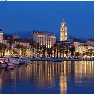 Toma Apartment Split